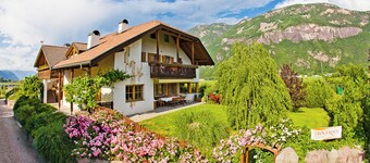Spacious vacation apartment with 5 beds, 10 minutes from Lake Kaltern.