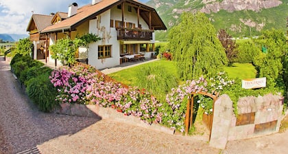 Spacious vacation apartment with 5 beds, 10 minutes from Lake Kaltern.