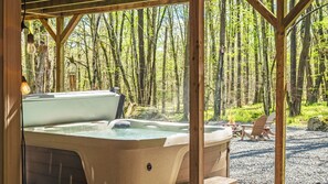 Interior - Atlas Point Lodge by Avantstay Hot Tub + Sauna + Kayaks Pet-friendly Cabin Lake Access (Pocono Lake)