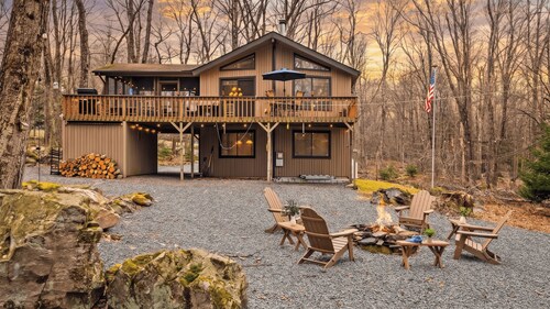 Atlas Point Lodge by Avantstay Hot Tub + Sauna + Kayaks Pet-friendly Cabin Lake Access