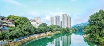 Jintan Square South Great Wall Hotel (Tongren Station Branch)