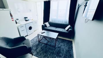 Standard Condo | Private kitchen | Fridge, oven, stovetop, coffee/tea maker