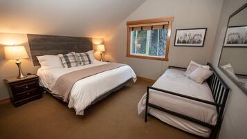 3 quartos, ferros/tábuas de passar roupa, berço de viagem