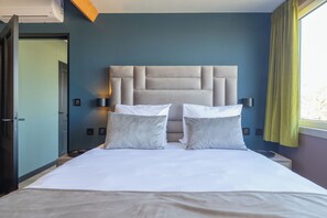 4 bedrooms, in-room safe, iron/ironing board, travel cot