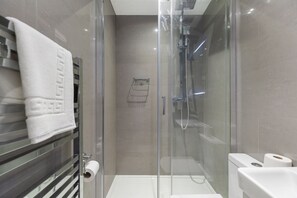 Hair dryer, towels - En-suite Double Room (London)