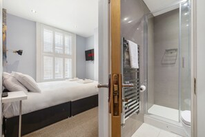 1 bedroom, iron/ironing board, free WiFi, bed sheets - En-suite Double Room (London)