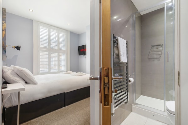 1 chambre, fer et planche à repasser, Wi-Fi gratuit, draps fournis