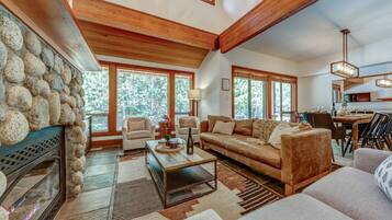 Télévision, cheminée