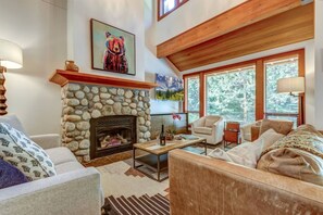 TV, fireplace - Large 3BD Village Townhome (Whistler)