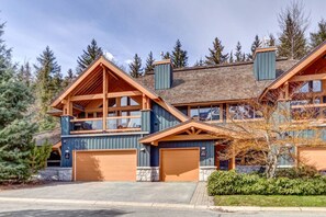 Exterior - Large 3BD Village Townhome (Whistler)