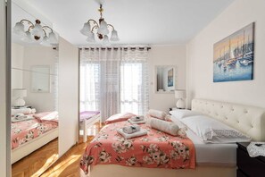 3 chambres, fer et planche à repasser