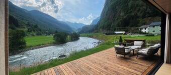 Sustainable and exclusive 2-bedroom apartment with WiFi, AC in beautiful Flåm