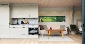 Fridge, oven, stovetop, coffee/tea maker