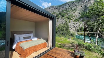 2 bedrooms, travel cot, free WiFi, bed sheets