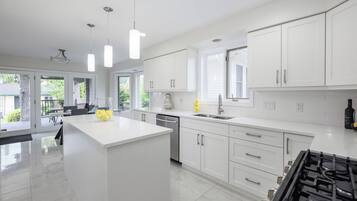 Microonde, forno, piano cottura, lavastoviglie