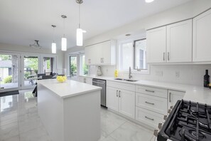 Mikrobølgeovn, ovn, kogeplade, opvaskemaskine