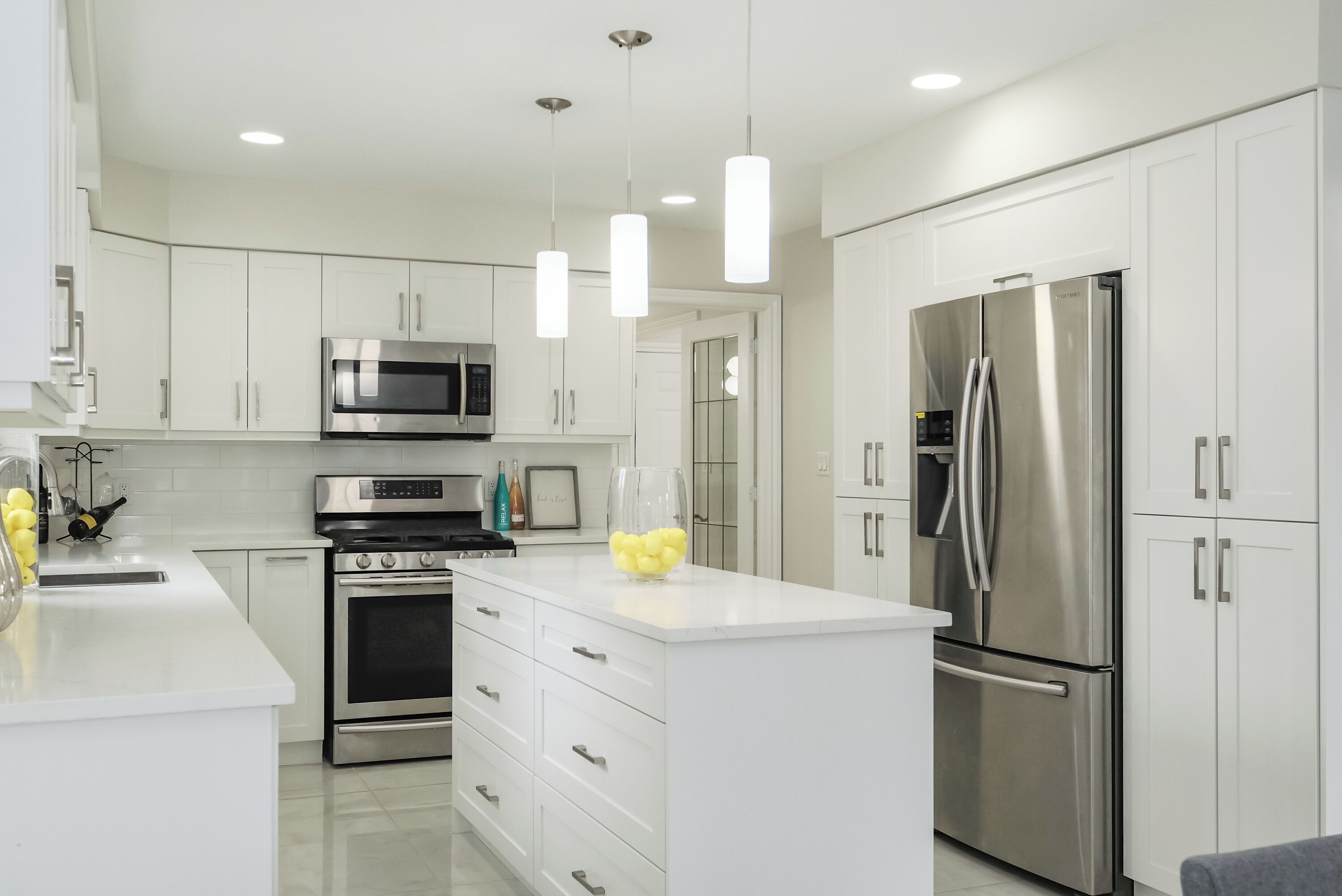 Microonde, forno, piano cottura, lavastoviglie