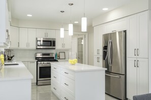 Microonde, forno, piano cottura, lavastoviglie