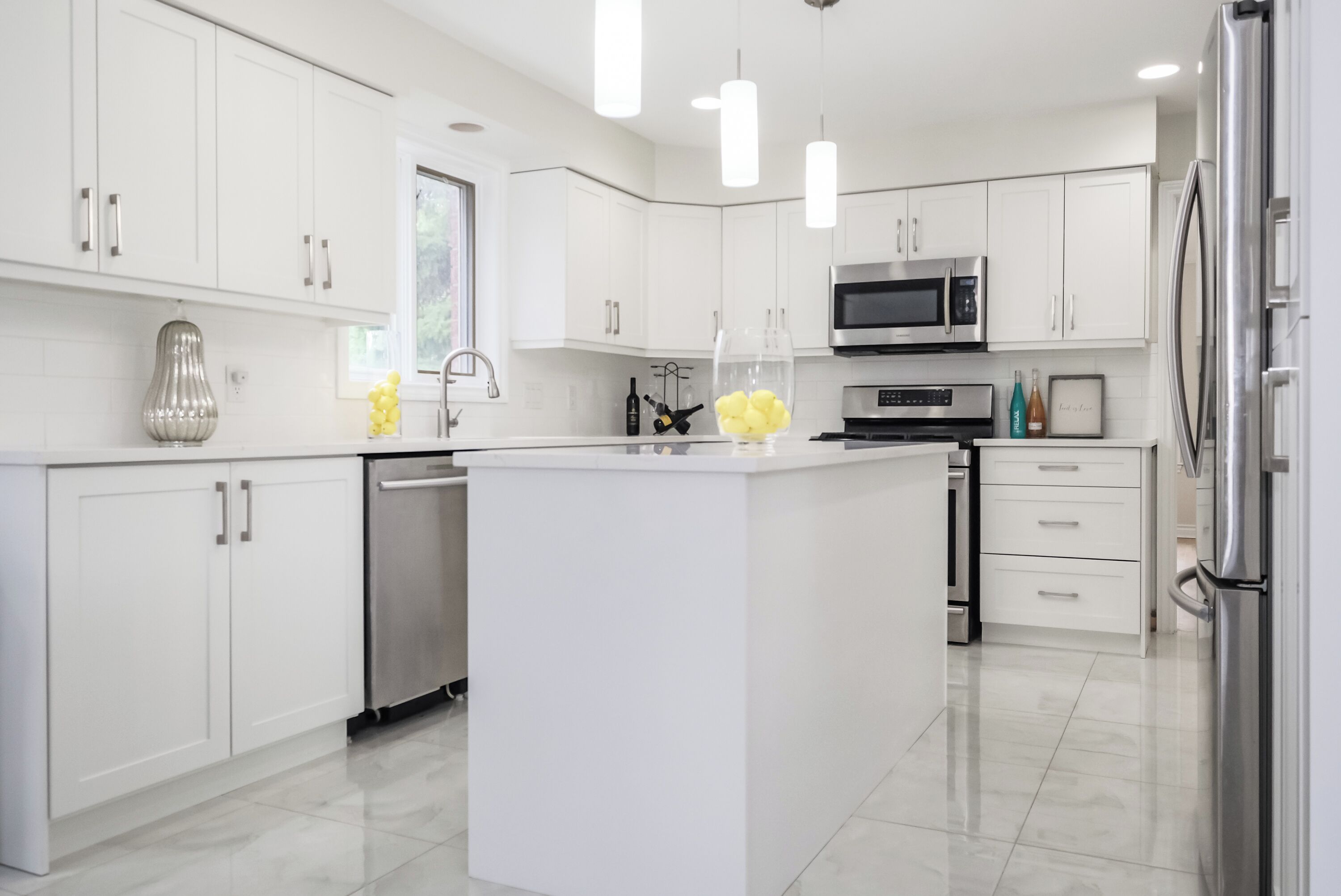 Microonde, forno, piano cottura, lavastoviglie