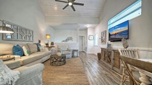 Interior - Sleeps 29, 3 Homes Beachside Resort Pool, Walk to the Beach (Port Aransas)