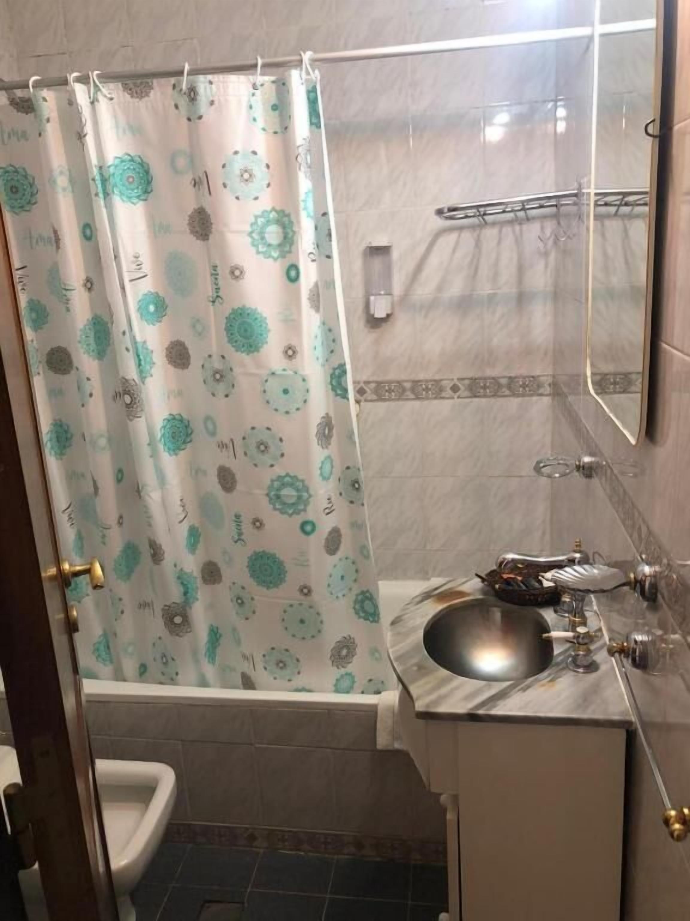 Standardværelse til 4 personer | Badeværelse | Bidet, håndklæder, Sæbe, Shampoo