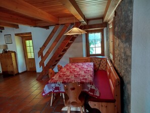 House, 1 Bedroom, Balcony, Mountain View | Dining