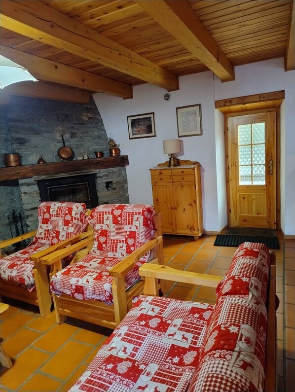 Maison, 1 chambre, balcon, vue montagne | Salle de séjour