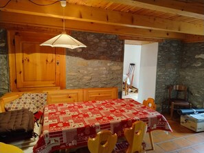 Ferienhaus, 1 Schlafzimmer, Balkon, Bergblick | Innenbereich