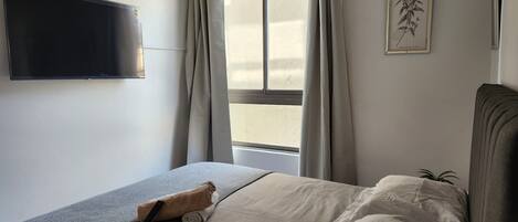 1 habitación, tabla de planchar con plancha, wifi gratis y ropa de cama