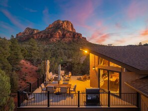 Outdoor dining - Mountain Views, Hot Tub, Elevated Patio, and Stylishly Updated Home (Sedona)