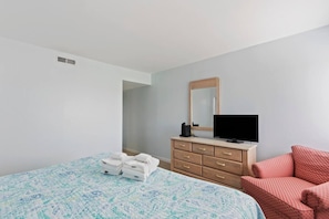 2 bedrooms, desk, iron/ironing board, free WiFi