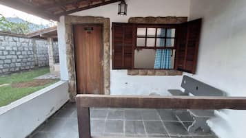 Quarto duplo básico, ar-condicionado | Roupa de cama