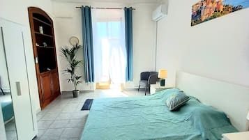 2 chambres, coffres-forts dans les chambres, bureau