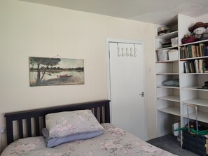 3 bedrooms, desk, iron/ironing board, travel cot
