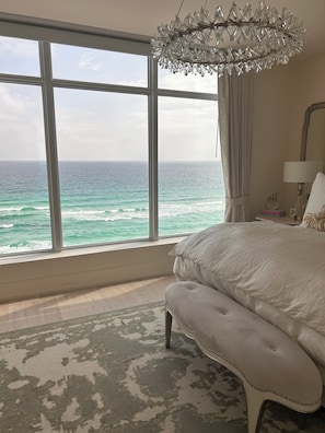 3 soverom, skrivebord, strykejern/-brett og wi-fi (inkludert)