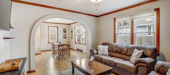 Charming 4-bedroom bungalow in lovely Fort Atkinson near Lake