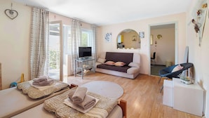 Unclassified image, 5 of 32, button - Apartment in Brodarica Near Beach & Krka Park (Sibenik)
