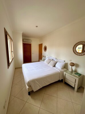 2 chambres, fer et planche Ă repasser, Wi-Fi, draps fournis