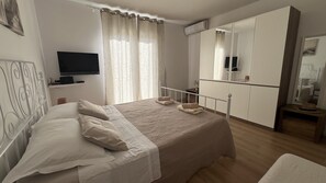 2 chambres, fer et planche à repasser, accès Internet, draps fournis
