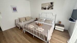 2 habitaciones, tabla de planchar con plancha, internet y ropa de cama 