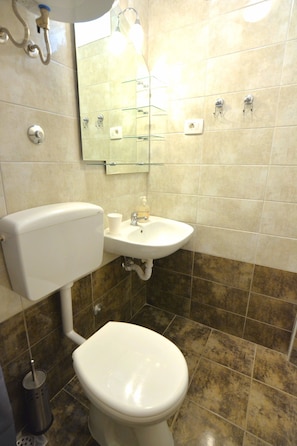 Douche, serviettes fournies