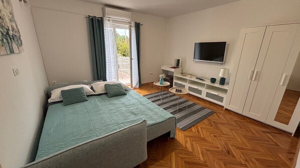 1 chambre, fer et planche à repasser, accès Internet, draps fournis