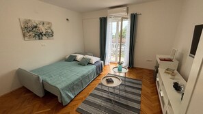 1 habitación, tabla de planchar con plancha, internet y ropa de cama 