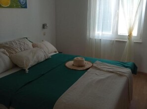 1 chambre, fer et planche à repasser, accès Internet, draps fournis