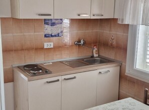 Frigorifero, macchina per tè/caffè, tostapane