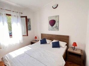 1 chambre, fer et planche à repasser, accès Internet, draps fournis