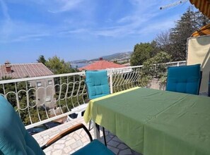 Outdoor dining - Apartments Valentinovo - One Bedroom Apartment With Sea View (B) (Klenovica)