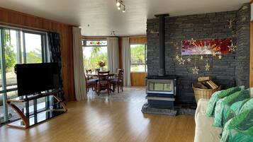 Télévision, cheminée