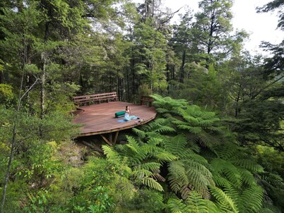 Fab 4-bedroom 44a estate - sleeps 14 - Motueka Valley - your own nature reserve!