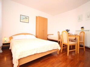 1 habitación, internet y ropa de cama 